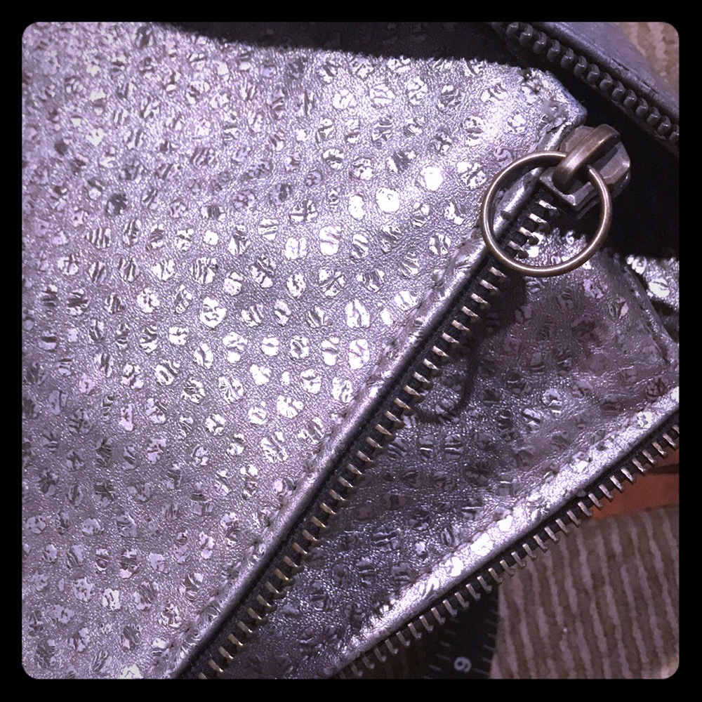 Clutch - Picture 3 of 7